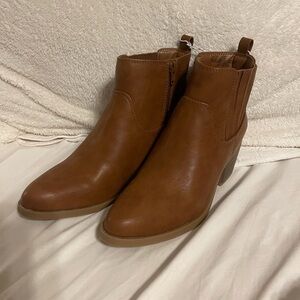 Old Navy Faux Leather Brown Ankle Boots NWT Sz 9 Western Style